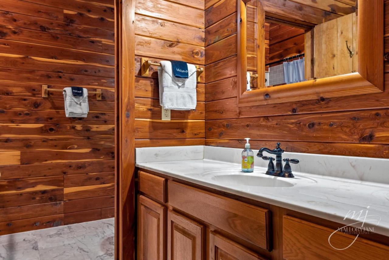 Fly Away Cabin- Modern, Serene, And Convenient Compton Luaran gambar